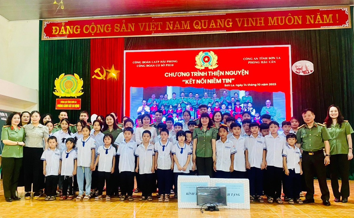 Phòng Hậu cần - CATP: Tổ chức chương trình tình nguyện “Kết nối niềm tin